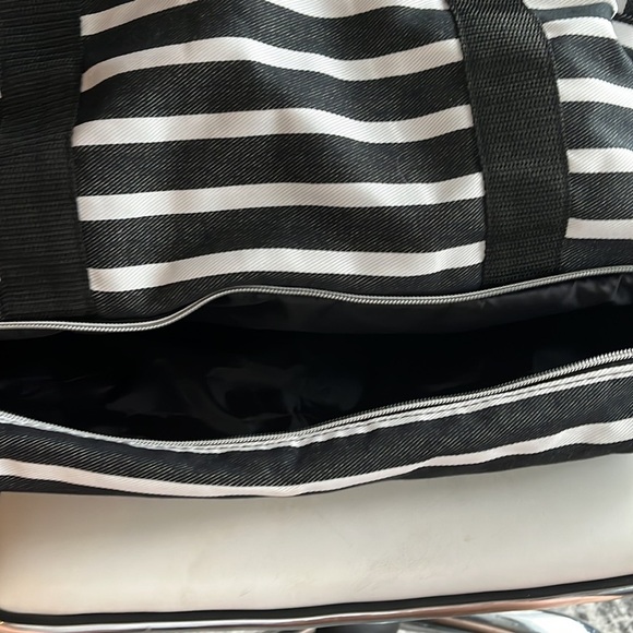 Black and White overnight bag​ - Picture 2 of 8